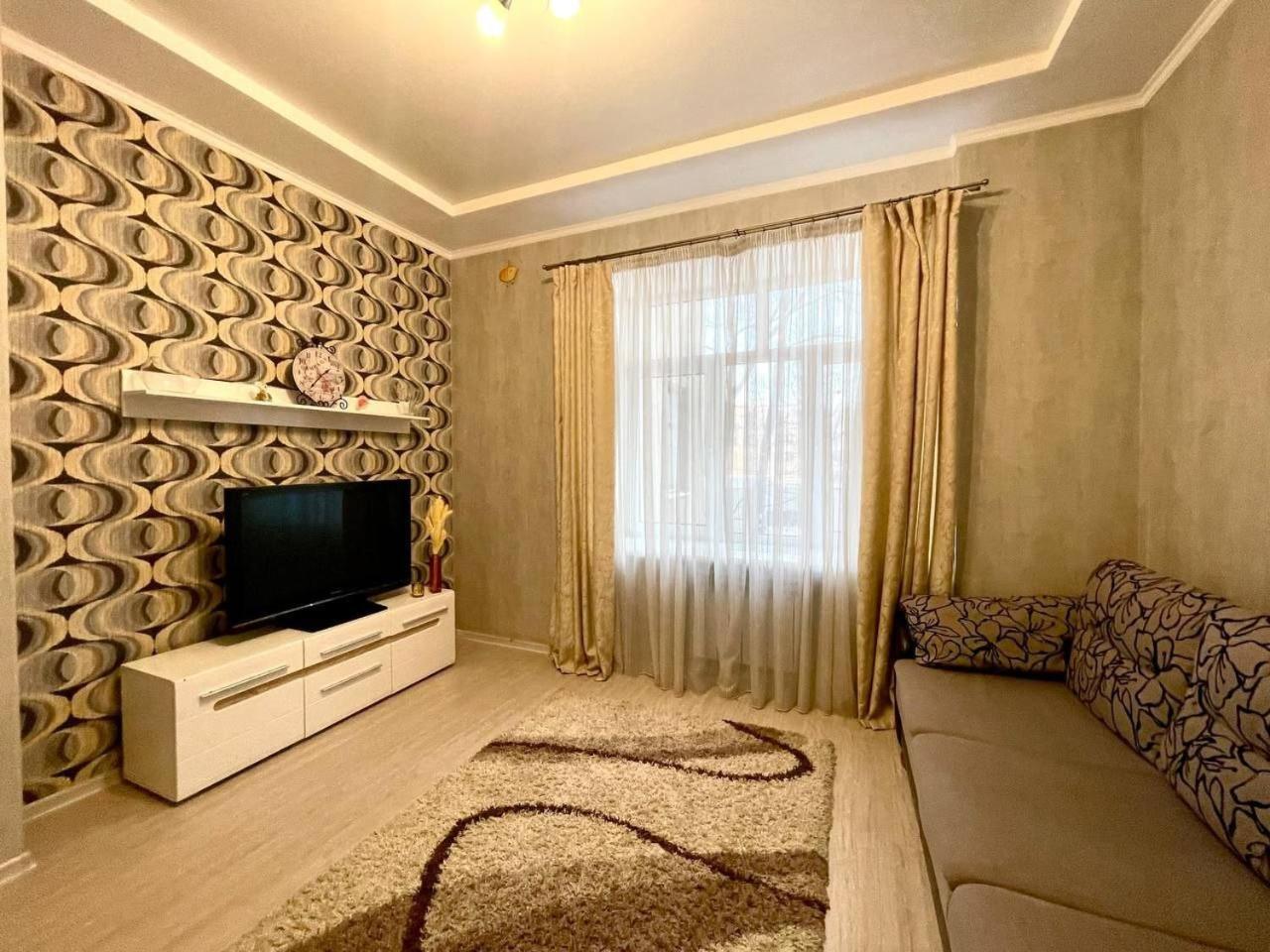 Apartments On Skovoroda Street Kharkiv Exterior photo